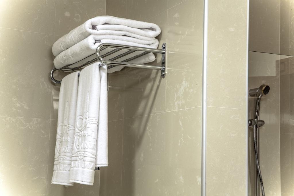 Отель Caspian Riviera Grand Palace Актау Экстерьер фото Towels in a bathroom