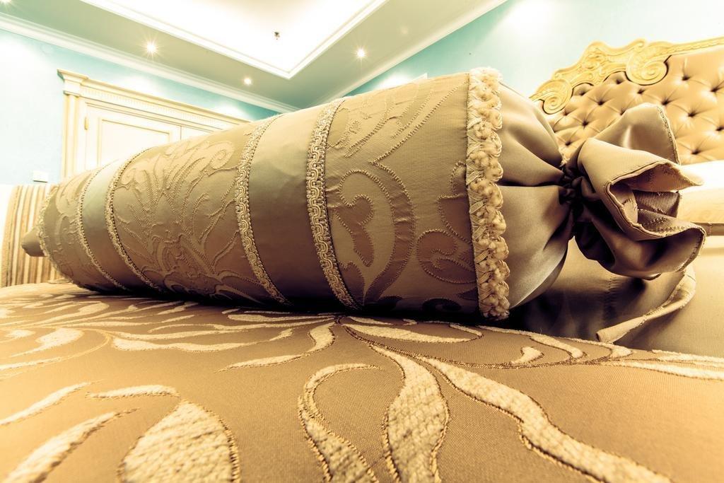 Отель Caspian Riviera Grand Palace Актау Экстерьер фото A rolled carpet