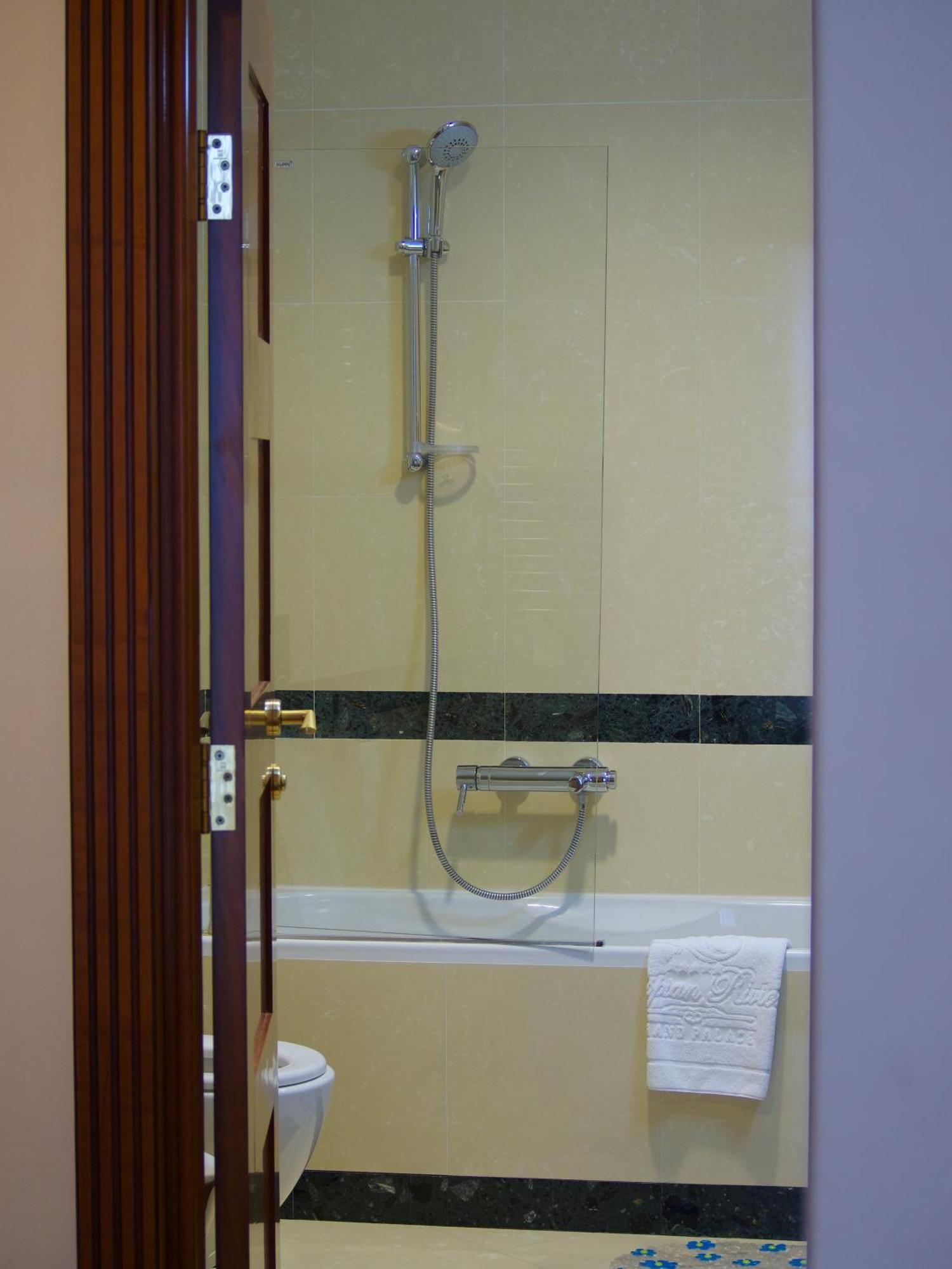 Отель Caspian Riviera Grand Palace Актау Экстерьер фото A shower with a thermostatic valve