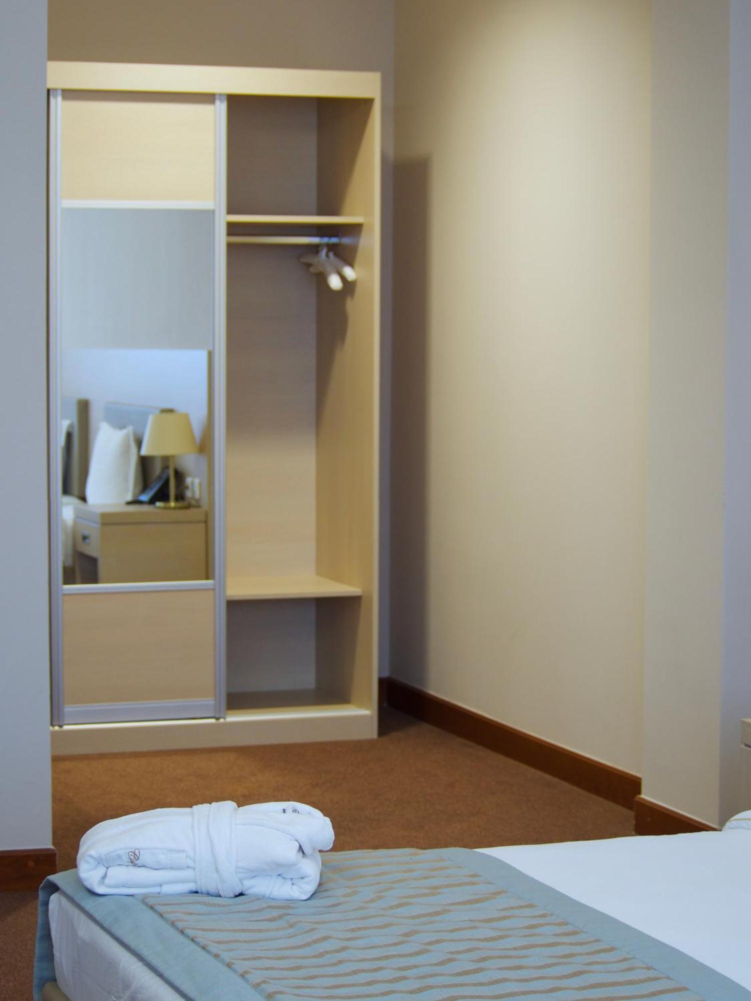 Отель Caspian Riviera Grand Palace Актау Экстерьер фото Sliding doors
