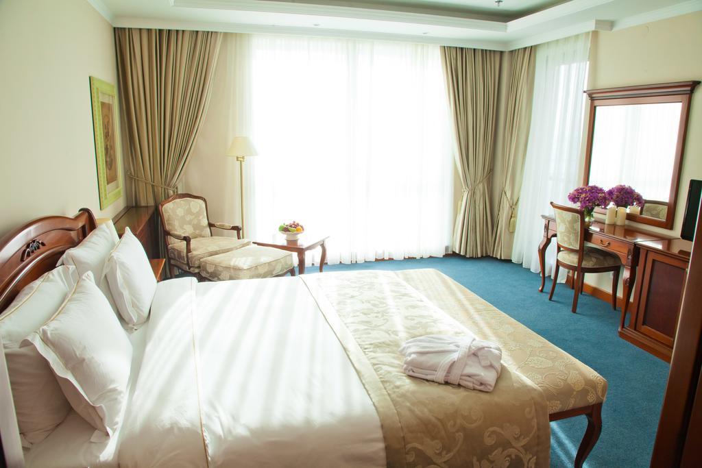 Отель Caspian Riviera Grand Palace Актау Номер фото A room at the hotel