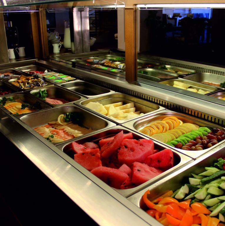 Отель Caspian Riviera Grand Palace Актау Экстерьер фото A salad bar
