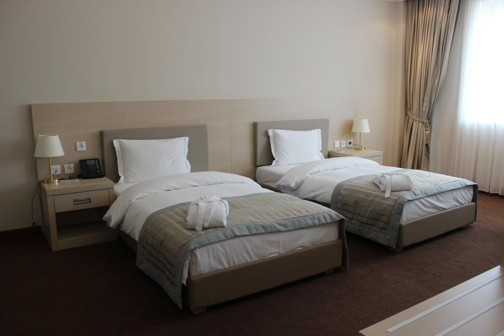 Отель Caspian Riviera Grand Palace Актау Экстерьер фото A room at the hotel