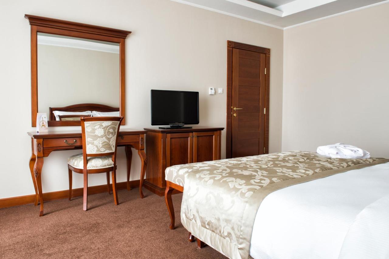 Отель Caspian Riviera Grand Palace Актау Экстерьер фото A room at the hotel