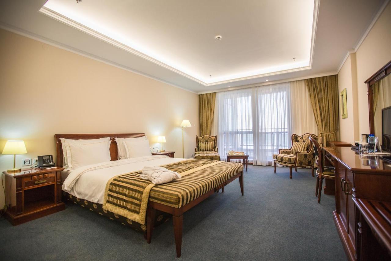 Отель Caspian Riviera Grand Palace Актау Экстерьер фото A room at the hotel