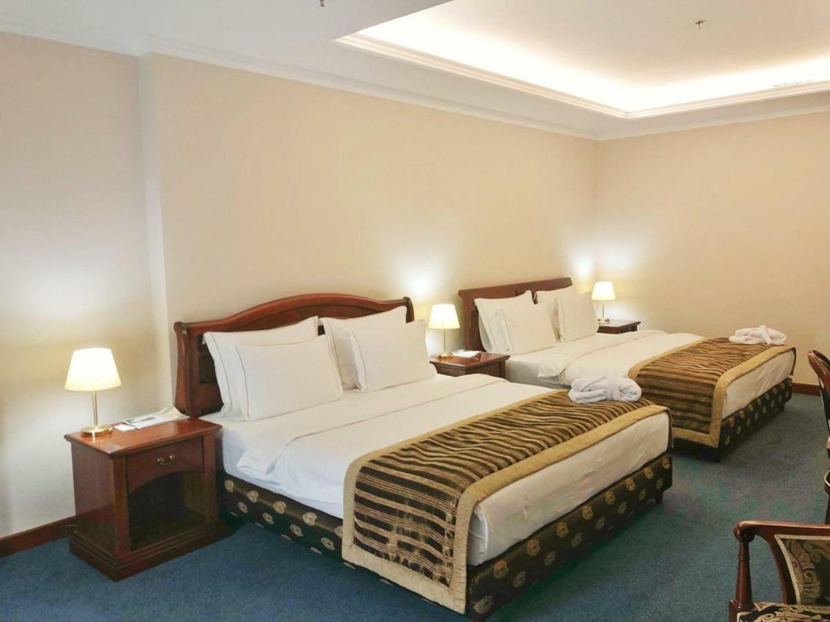 Отель Caspian Riviera Grand Palace Актау Экстерьер фото A room at the hotel