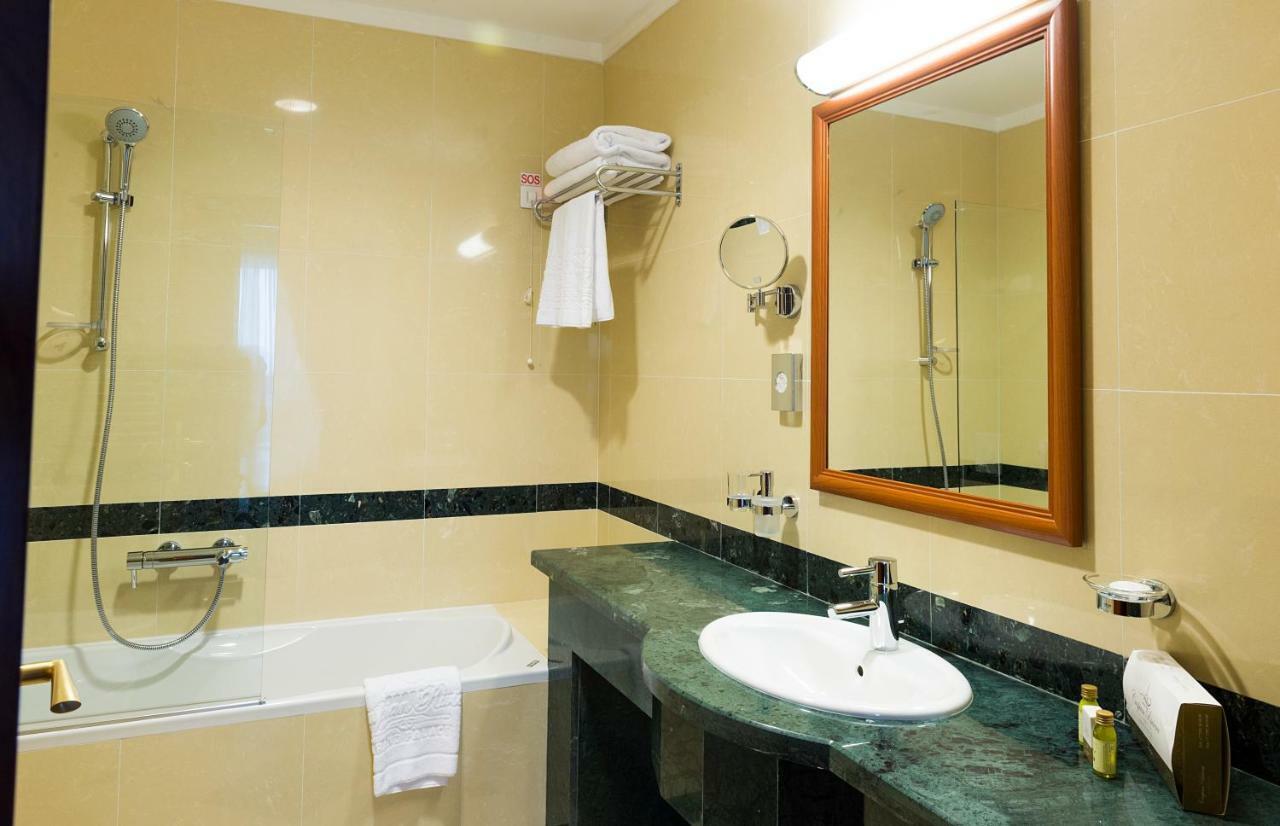 Отель Caspian Riviera Grand Palace Актау Экстерьер фото Bathroom